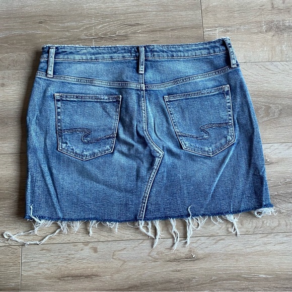 Silver Jeans Francy denim jean skirt - Picture 2 of 8